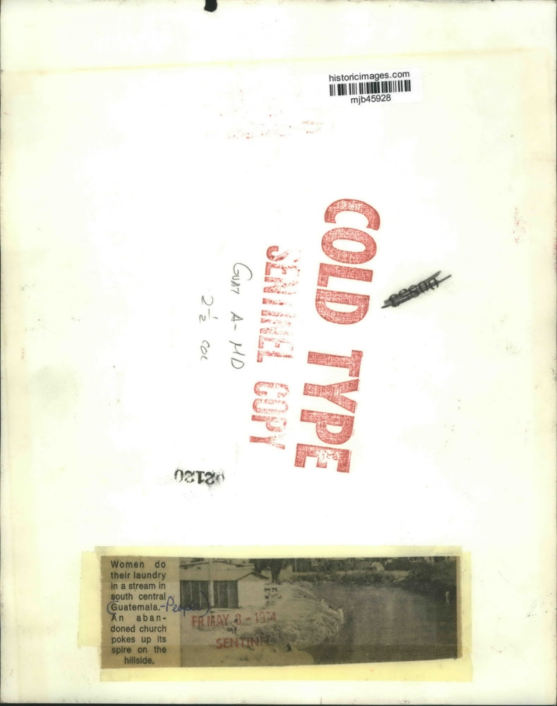 1974 Press Photo Women Do Their Laundry In A Stream In South Central Guatemala