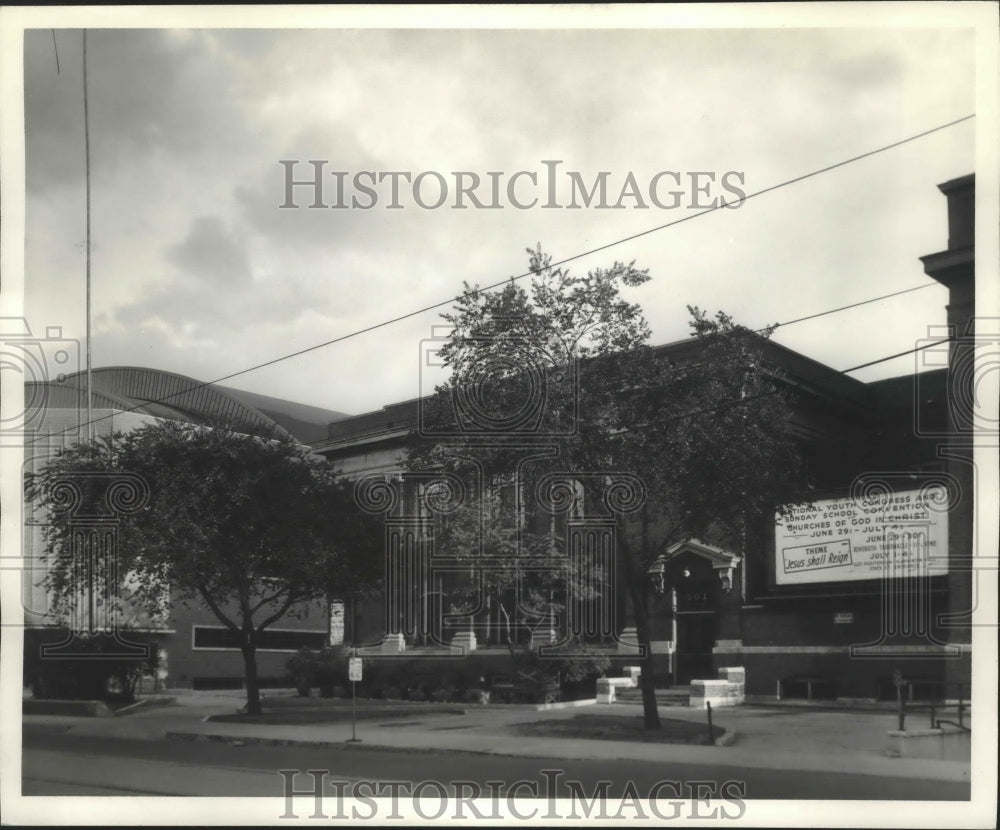 1951 Press Photo Exterior of Milwaukee Auditorium - mjb46127- Historic Images