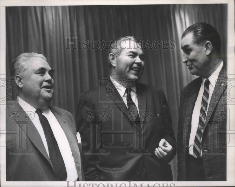 Load image into Gallery viewer, 1961 Press Photo Commissioner Bill Reed With Indiana &amp; Purdue Officials, Chicago
