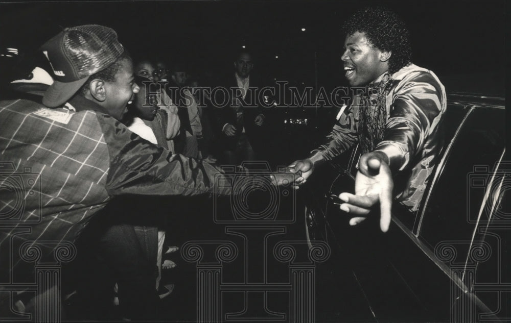 1988 Press Photo Montee Lockridge In Limo At Post-Prom Party At Memorial Hall- Historic Images