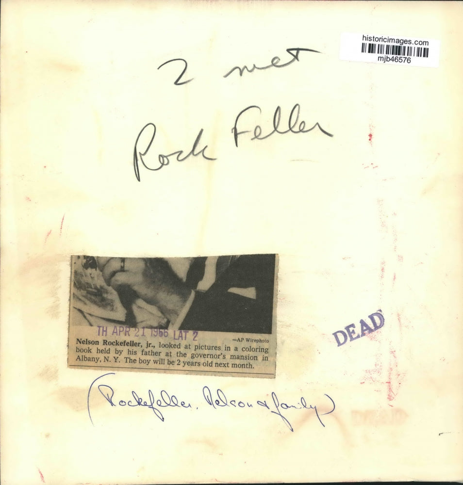 1966 Press Photo Nelson Rockefeller, Jr. shares book with his father, Albany, NY