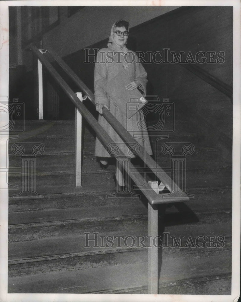 1958 Press Photo Miss Joan Siemienieckl at Milwaukee city hall- Historic Images