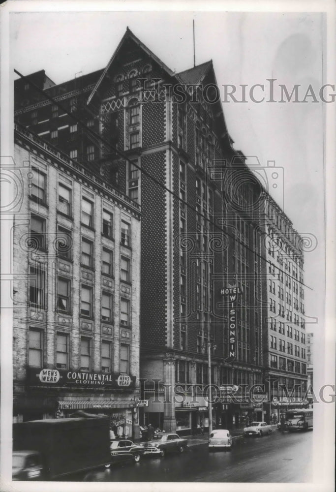 1958 Press Photo Scenery of the downtown buildings in Milwaukee, Wisconsin- Historic Images