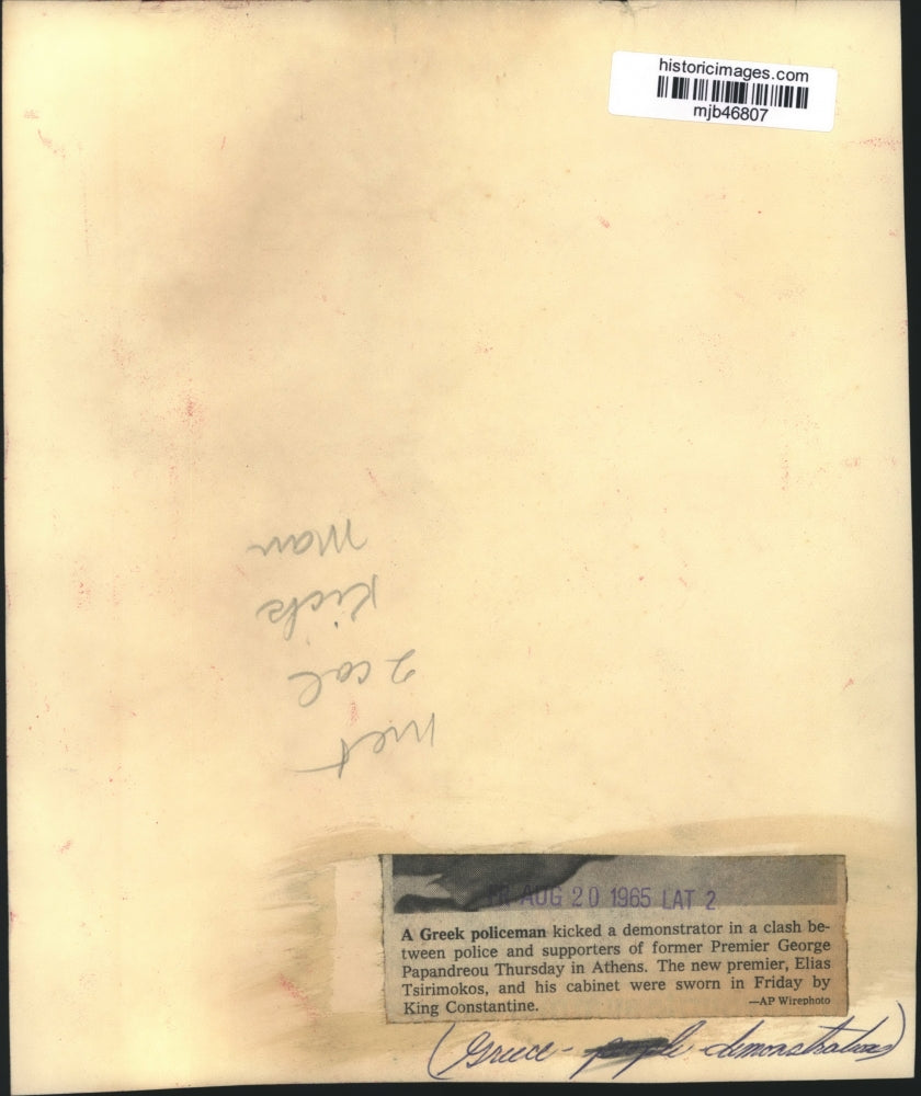 1965 Press Photo A Greek Policeman Kicks a Demonstrator in Athens Greece