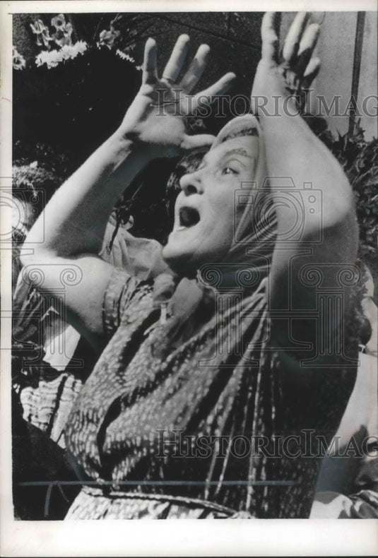 1965 Press Photo Aunt of Killed Youth Shouts Angrily at Funeral, Greece- Historic Images