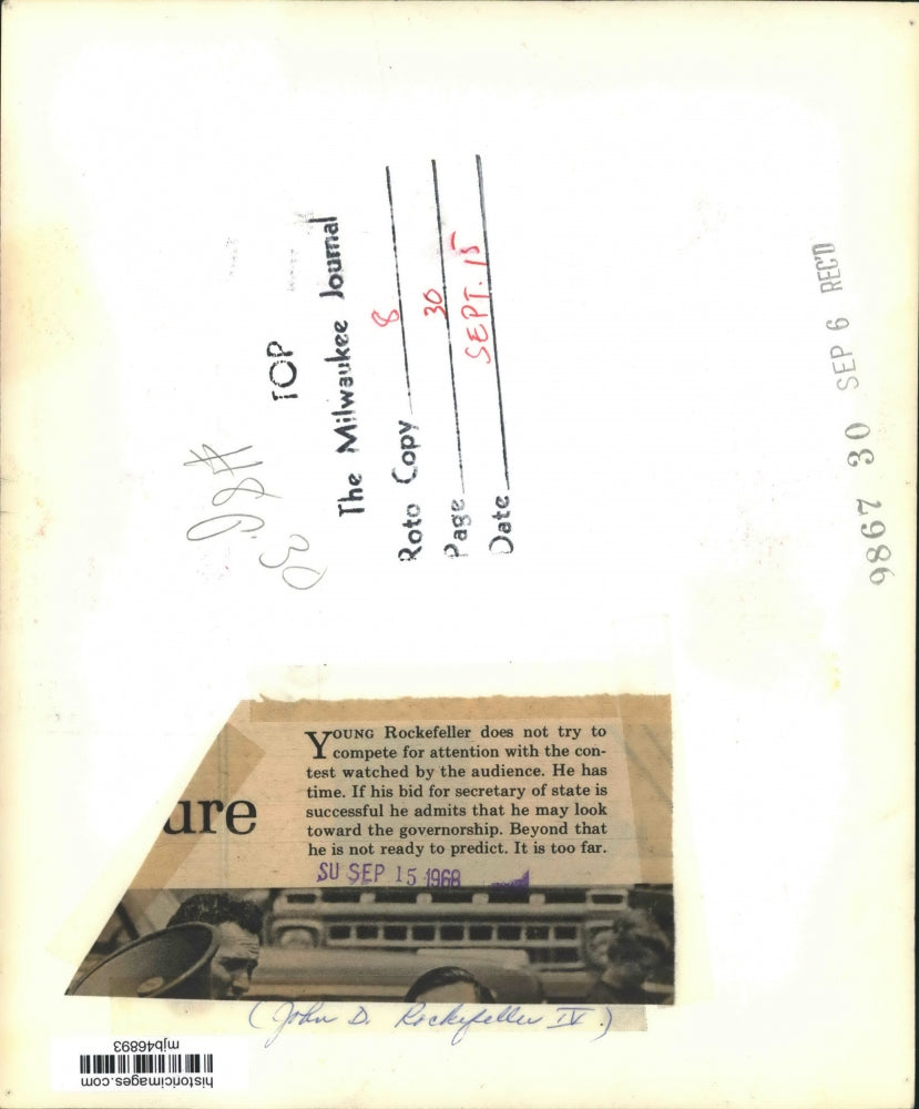 1968 Press Photo John D. Rockefeller Walks Through Contest Crowd - mjb46893