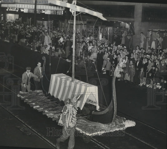 1941 Press Photo Leif Erikson's float in Milwaukee's Mid-summer Festival parade- Historic Images