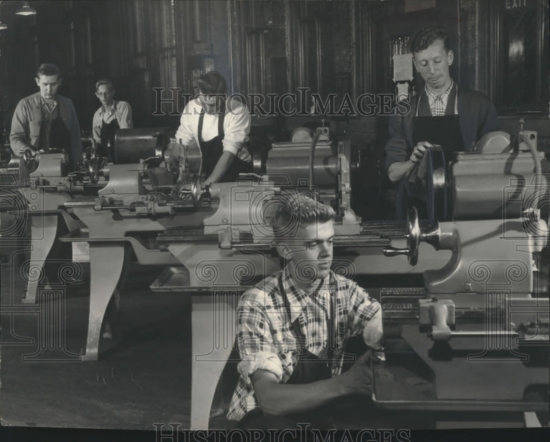 Load image into Gallery viewer, 1958 Press Photo Boys at Milwaukee Trade and Technical high school - mjb47018
