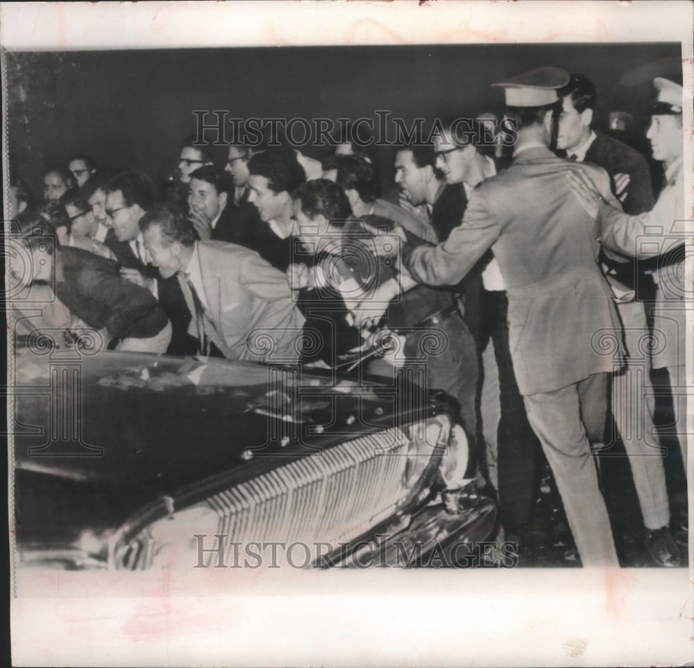 1965 Press Photo Demonstrators protested outside Parliament in Athens, Greece- Historic Images