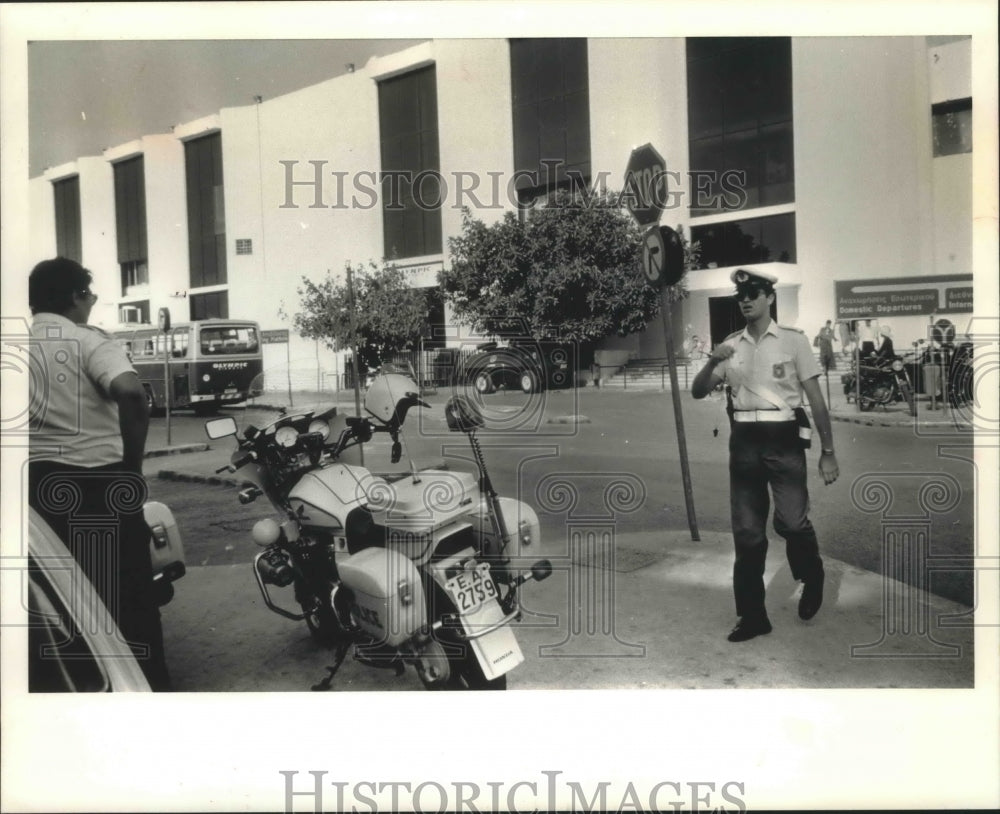 1991 Press Photo Officers at the Athens International airport- Historic Images