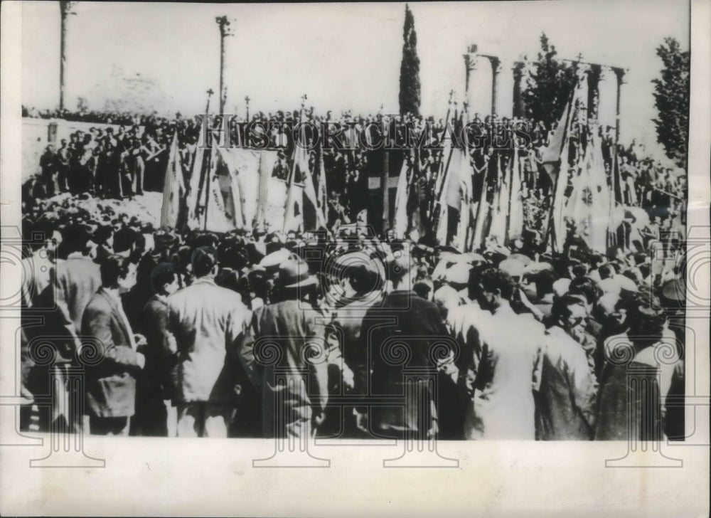 1942 Press Photo A demonstration of thanks for American aid in Athens, Greece- Historic Images