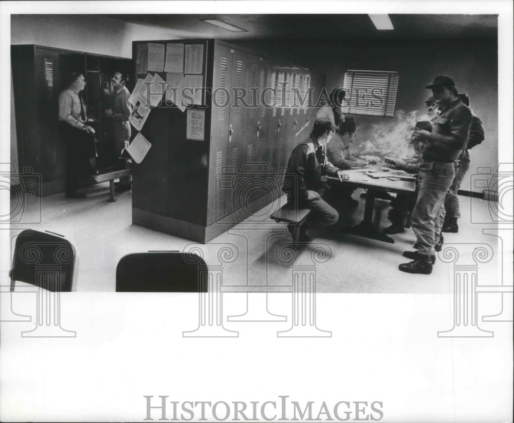 1973 Press Photo National Guardsmen in Engine 24&#39;s quarters in Milwaukee.- Historic Images