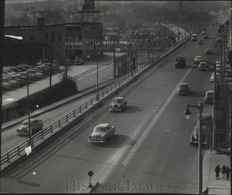 Load image into Gallery viewer, 1953 Press Photo Traffic Flowed Over Wisconsin Av. After Reopening In Milwaukee
