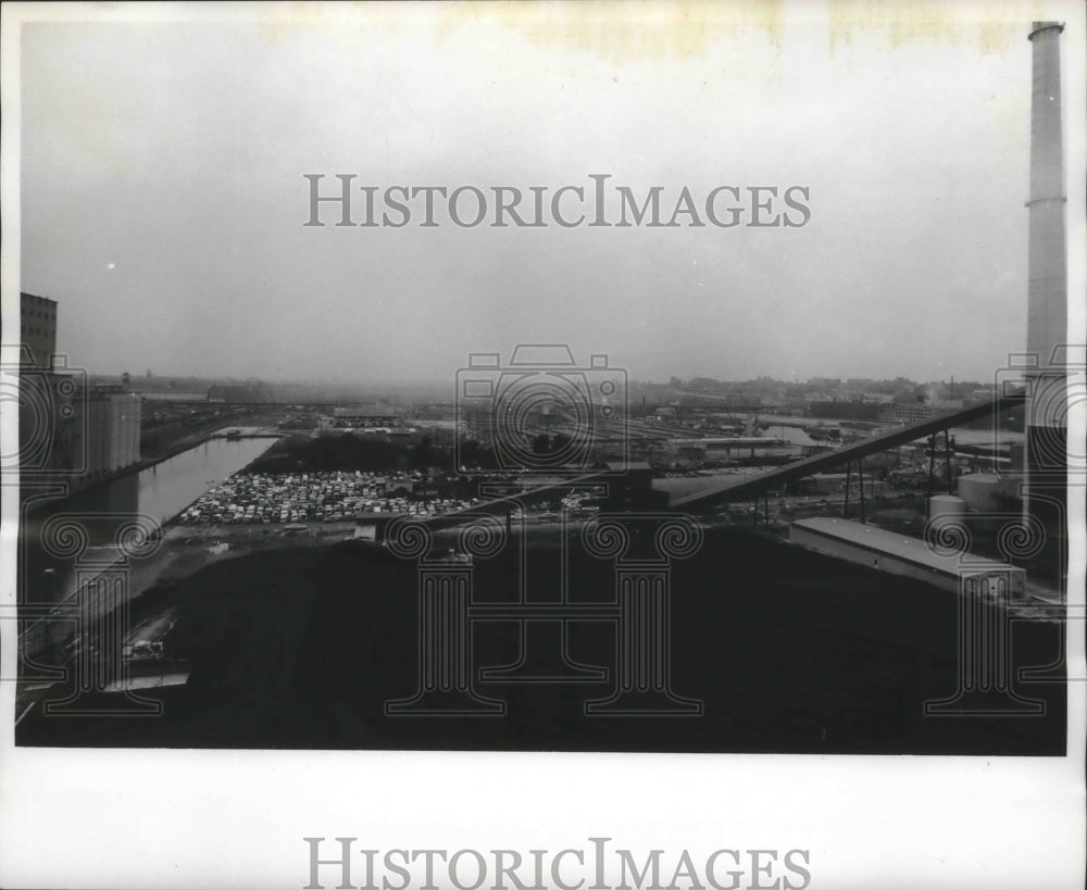 1969 Press Photo View of river and parking lot from a Milwaukee bridge, WI
