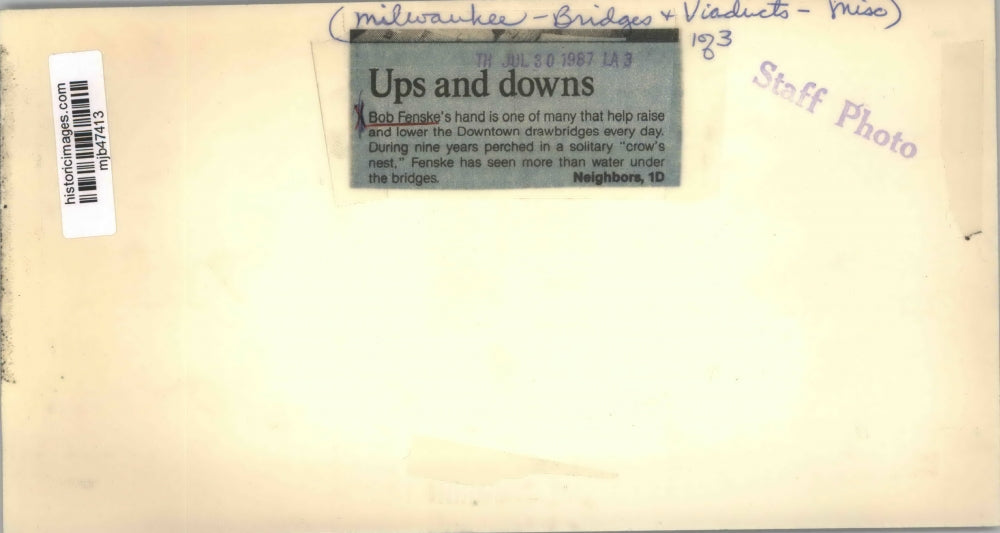 1987 Press Photo Bob Fenske in the "crow's nest" of a Downtown drawbridge, WI