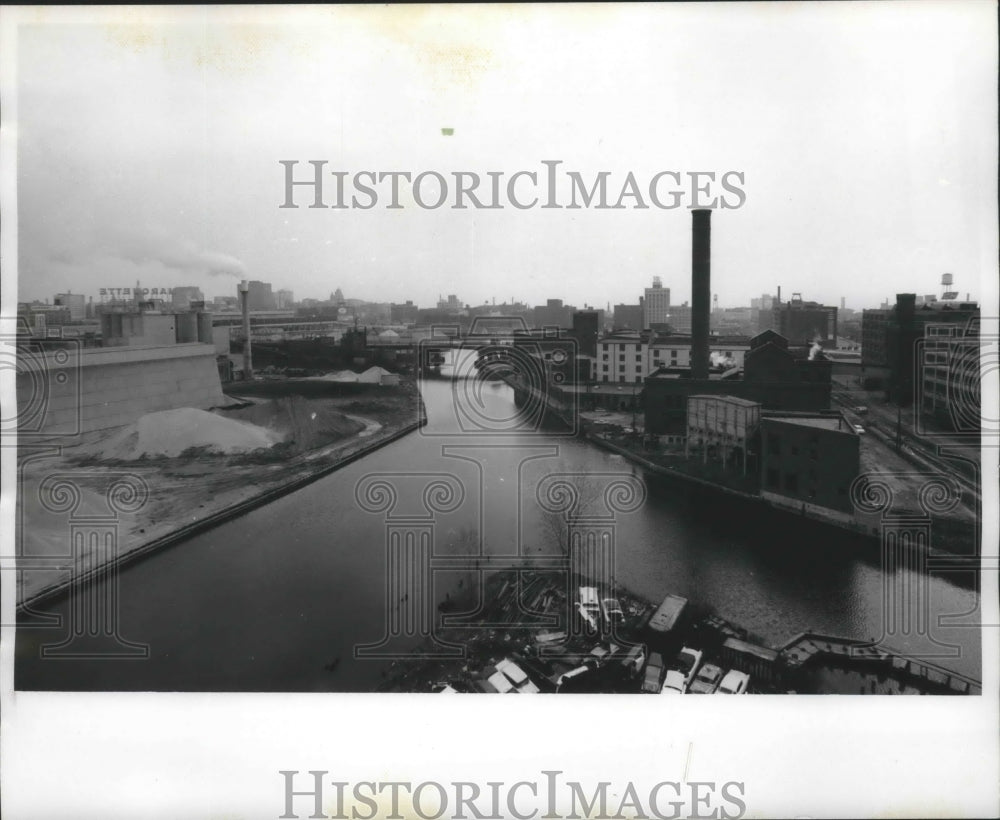 1969 Press Photo View of a bridge in Milwaukee, Wisconsin - mjb47422- Historic Images