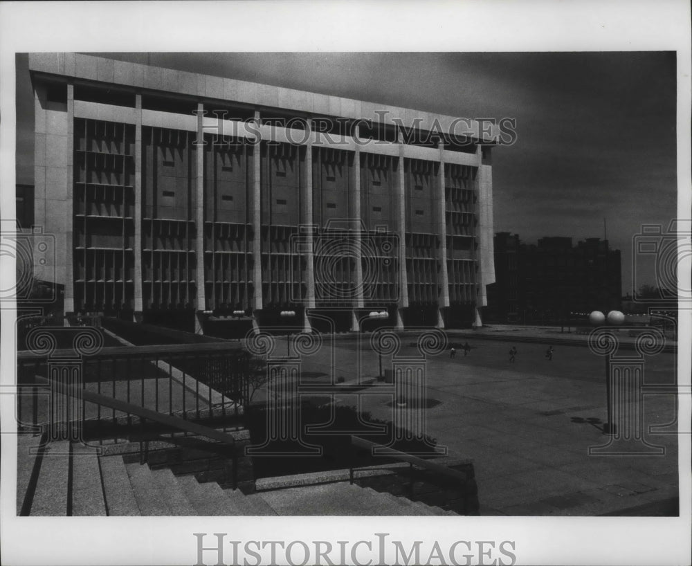 1971 Press Photo The Milwaukee Police Department Building - mjb47722