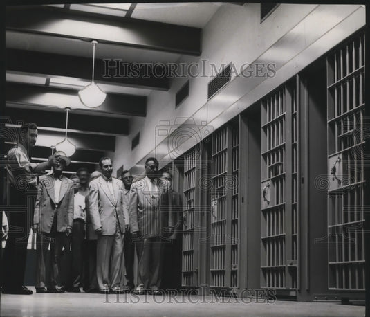 1963 Press Photo Patrolman Peter Rokich shows new No.2 station in Milwaukee