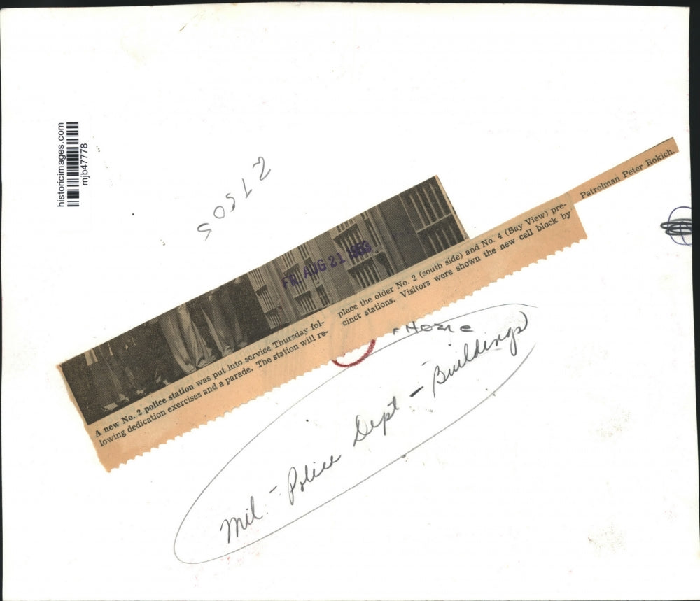 1963 Press Photo Patrolman Peter Rokich shows new No.2 station in Milwaukee