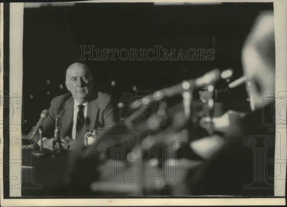1975 Press Photo John Mitchell, in court back on witness stand, New York.