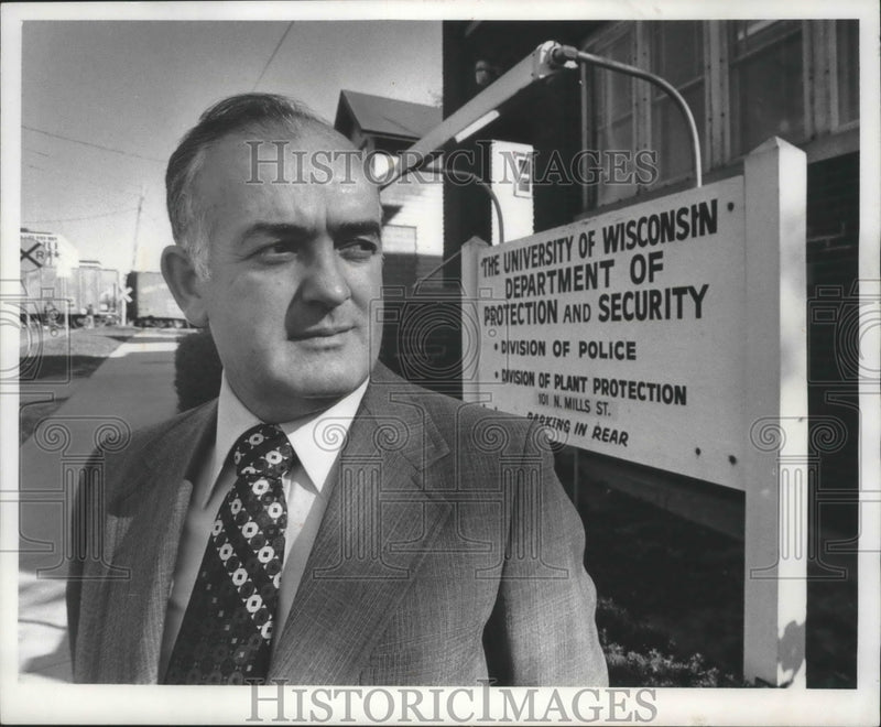 Load image into Gallery viewer, 1977 Press Photo Ralph Hanson, Police Chief at University of Wisconsin-Madison
