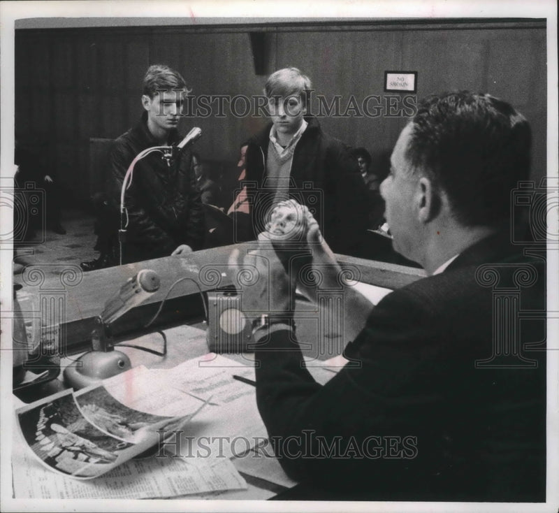 Load image into Gallery viewer, 1966 Press Photo Eugene Hanson, Jr. &amp; Ronn Johnson in Judge Seraphim's court, WI
