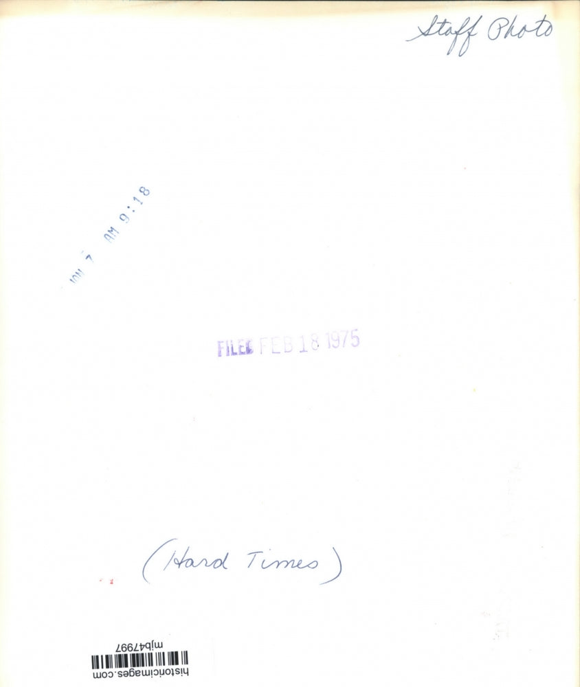 1975 Press Photo Three men on snow packed street corner smoking and drinking, WI