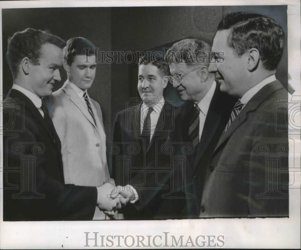 1958 Press Photo High school teens shake judges hands at Wisconsin play audition