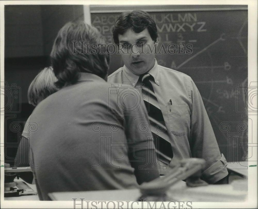 1983 Press Photo Neal Hauke finds a job at Arrowhead High School, Milwaukee- Historic Images