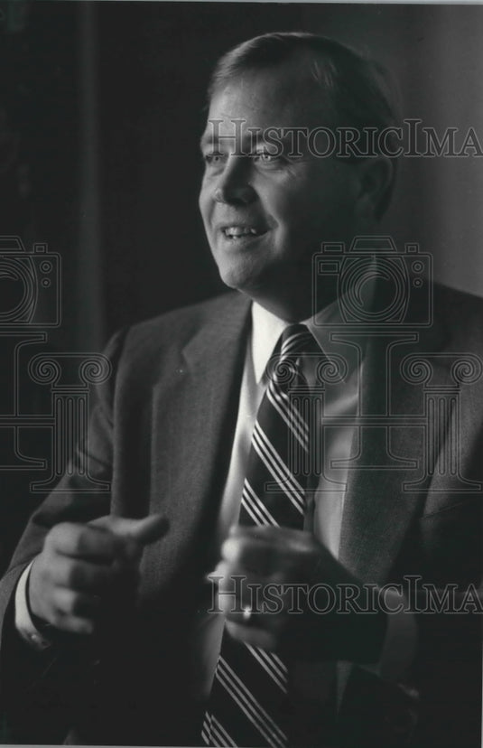 1986 Press Photo Robert Hanson, President and CEO of Angostuo International, US