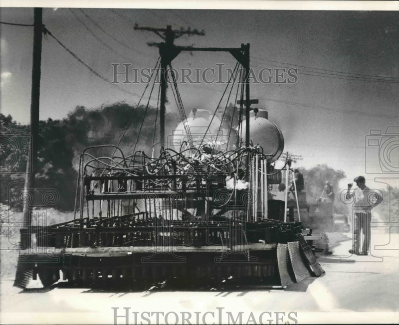 Load image into Gallery viewer, 1975 Press Photo Heavy Duty Equipment recycling asphalt near Kenosha Wisconsin
