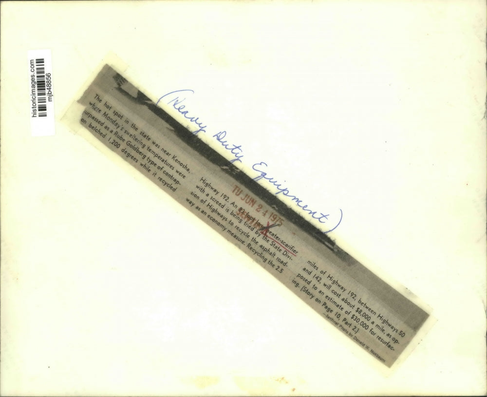 1975 Press Photo Heavy Duty Equipment recycling asphalt near Kenosha Wisconsin