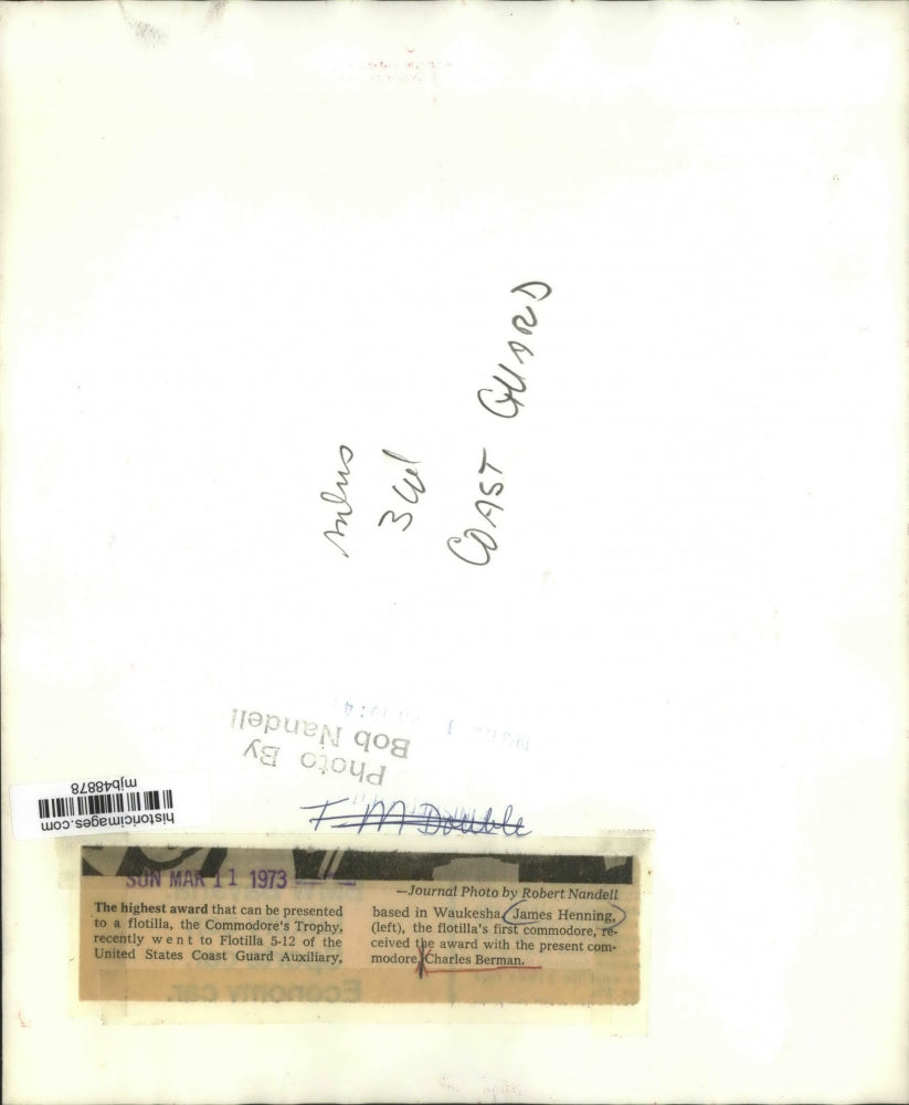 1973 Press Photo Commodore's Trophy is presented to James Henning of Wisconsin