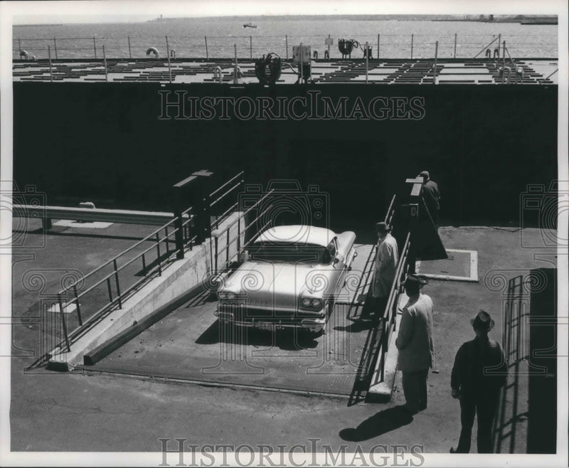 Load image into Gallery viewer, 1960 Press Photo Car drives off deck on Passenger Pier, Milwaukee - mjb48995
