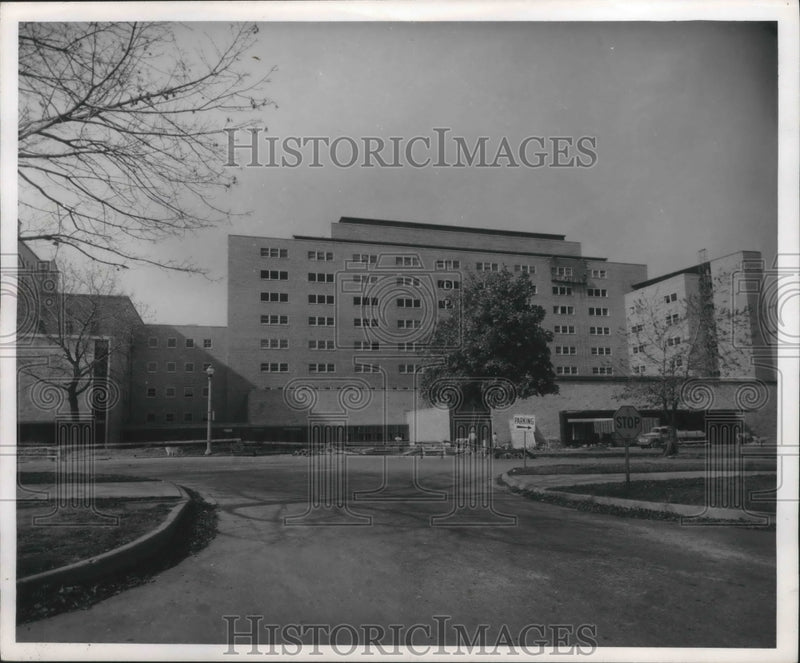 Load image into Gallery viewer, 1956 Press Photo Construction of addition to Milwaukee County Hospital
