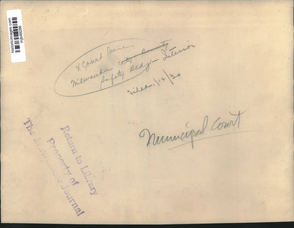 1930 Press Photo Municipal Court Scene-Milwaukee-Safety Building-Interior.