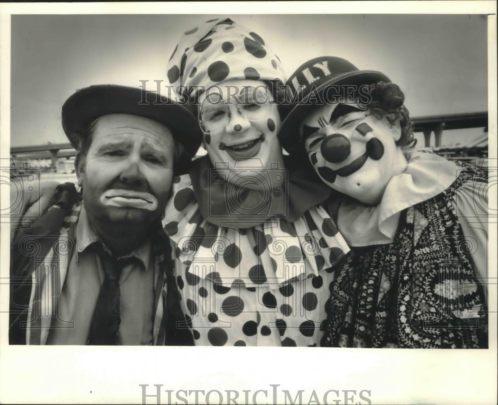 1987 Press Photo Three clowns at the Great Circus Parade in Wisconsin.