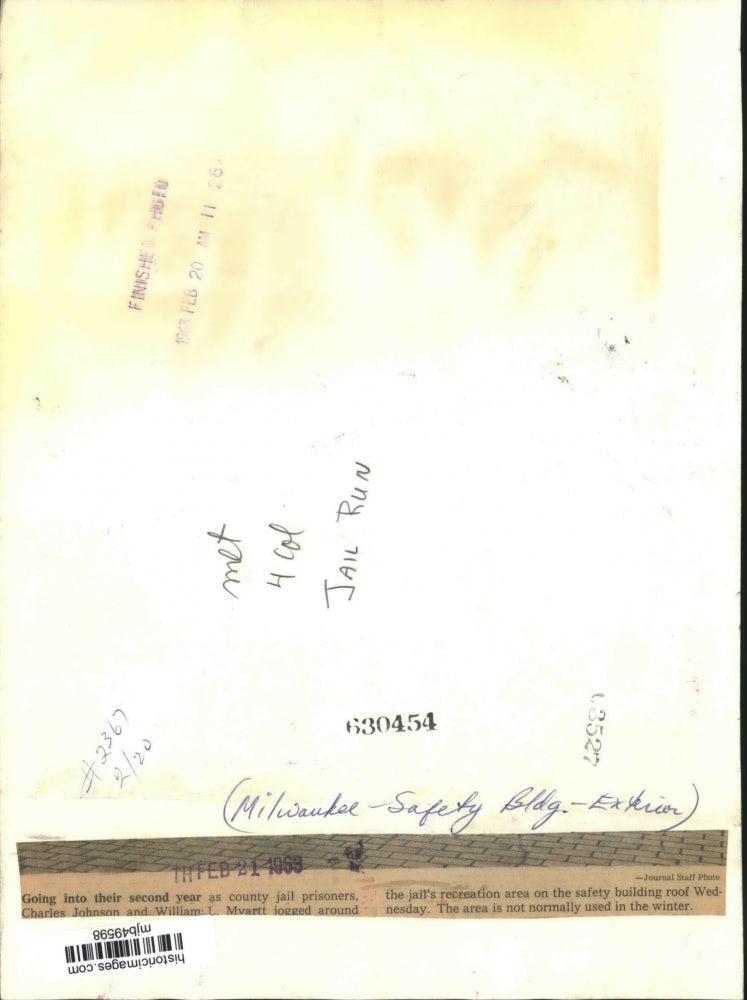 1969 Press Photo Inmates Jog around Rooftop on Milwaukee Safety Building