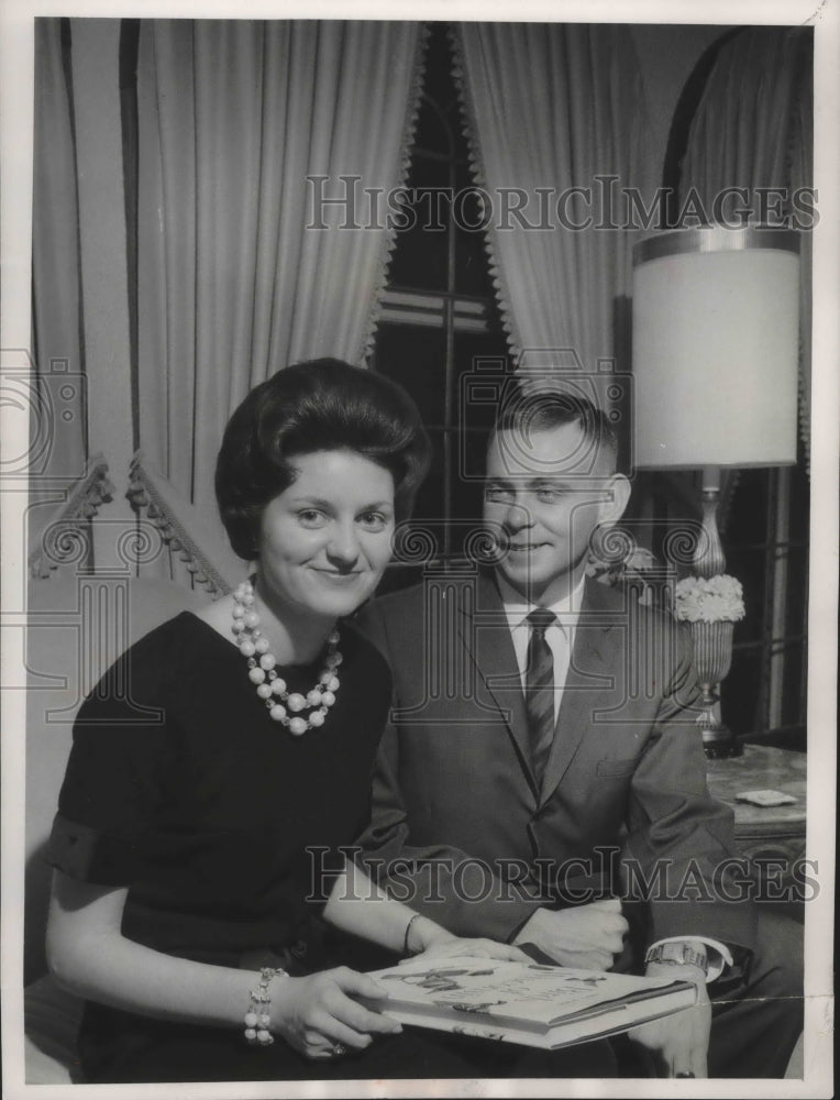 1964 Press Photo Miss Carole Suzanne Boemers and Donald Ralph Riemer are engaged- Historic Images