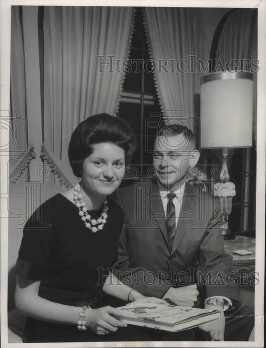 1964 Press Photo Miss Carole Suzanne Boemers and Donald Ralph Riemer are engaged- Historic Images