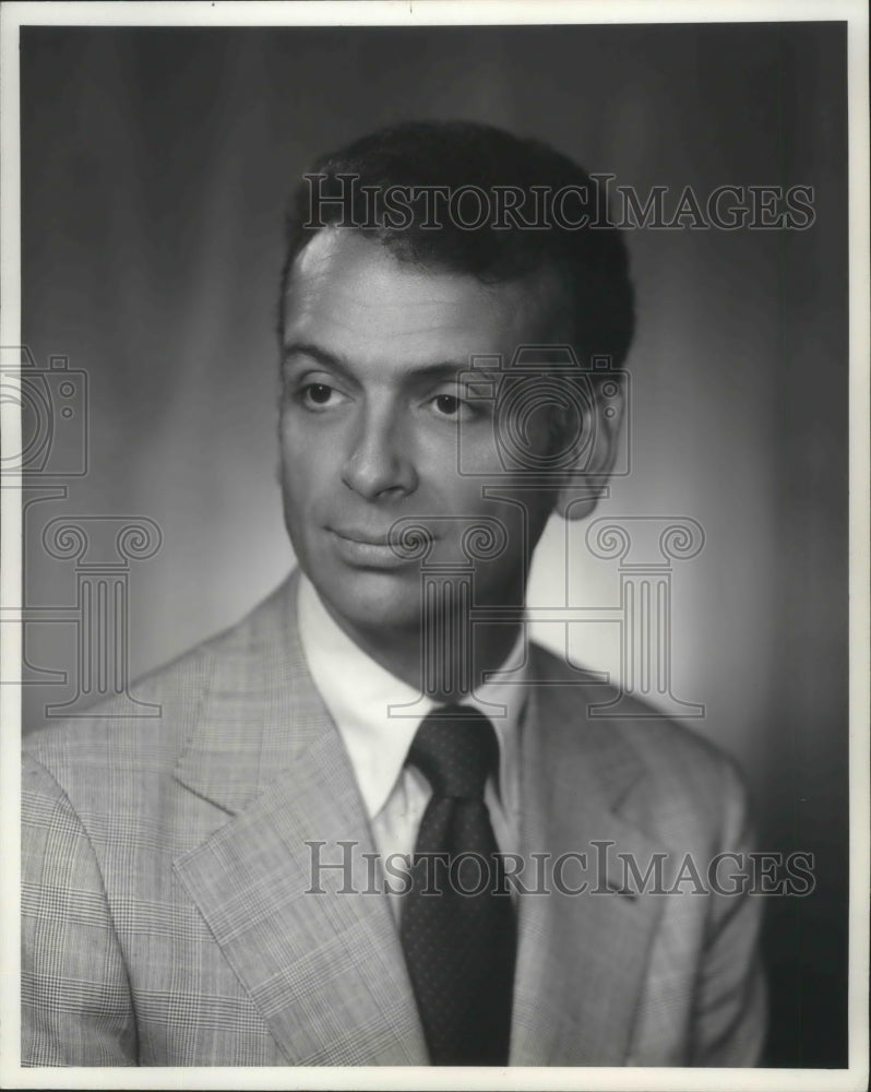 1977 Press Photo James M. Guinan, Retail Executive of Boston Store, Milwaukee
