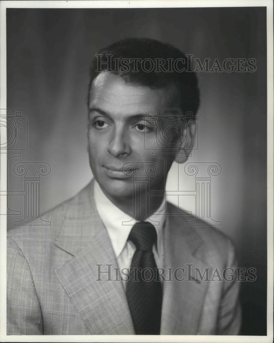 1977 Press Photo James M. Guinan, Retail Executive of Boston Store, Milwaukee