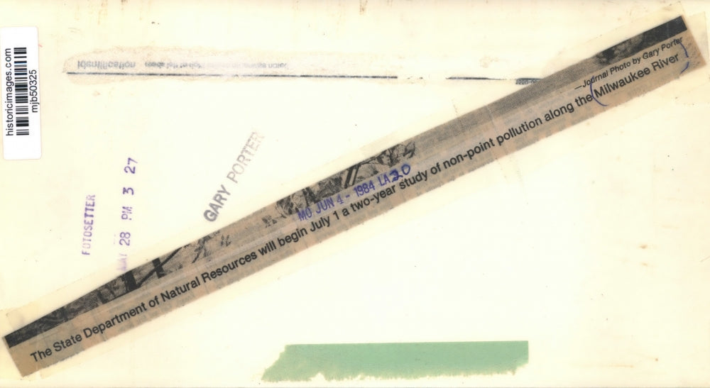 1974 Press Photo Non-point pollution along the Milwaukee River - mjb50325