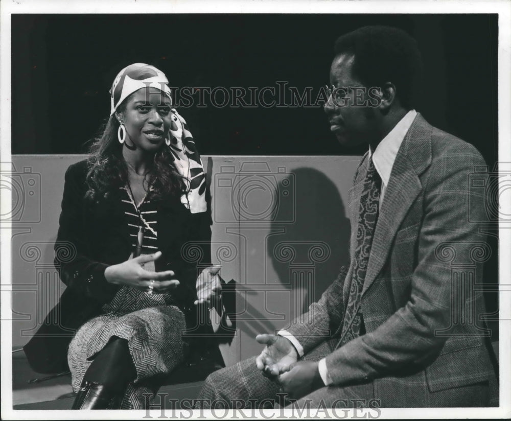 1973 Press Photo Reporter Rae Moore and Charlie Smith, Children's Television