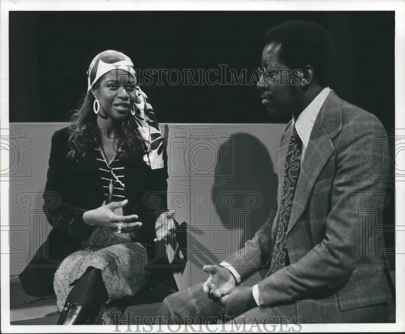 Load image into Gallery viewer, 1973 Press Photo Reporter Rae Moore and Charlie Smith, Children's Television
