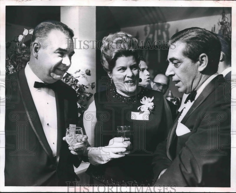 Load image into Gallery viewer, 1967 Press Photo Composer Mr. Norman Delio Joio talked to Mrs Donald F. Mohr
