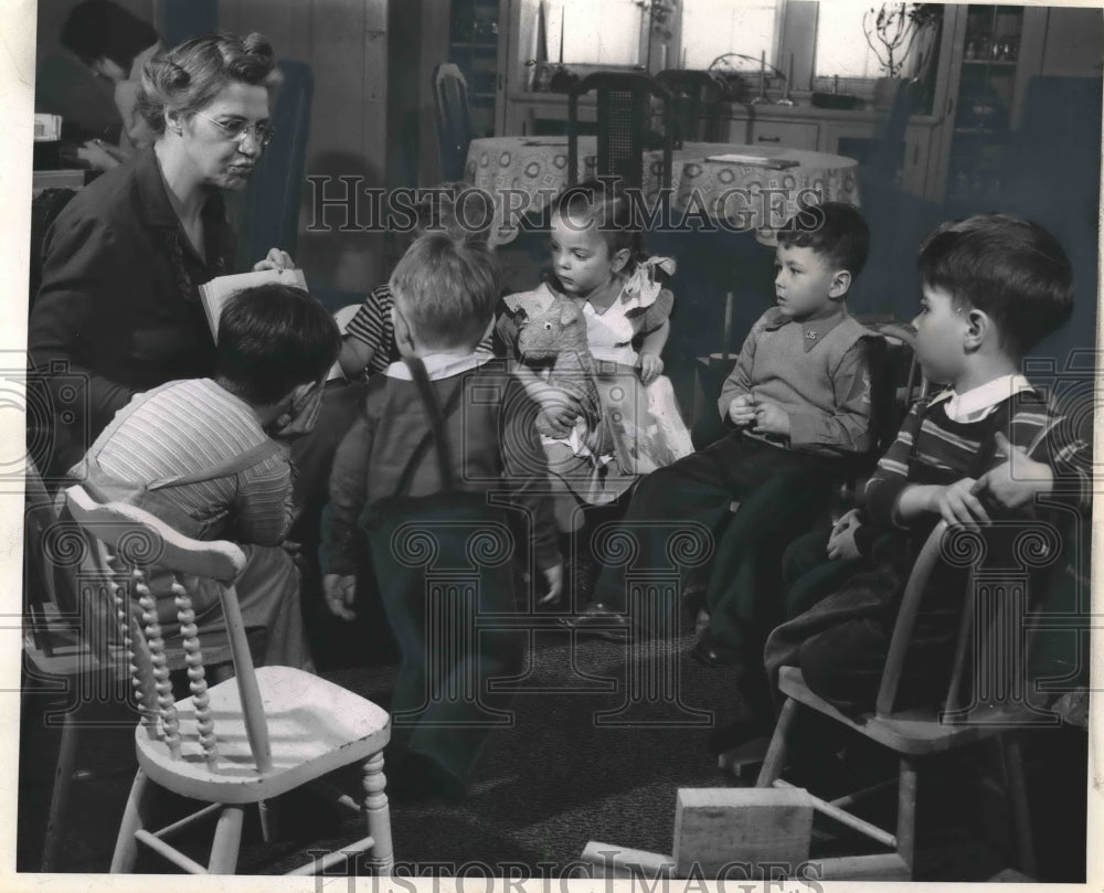 1944 Press Photo Nursery school at the home of Mrs. John Newman, Milwaukee, Wis.