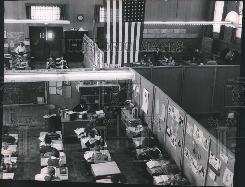 1957 Press Photo Hampton School Gymnasium Is Used For Classrooms In Milwaukee- Historic Images