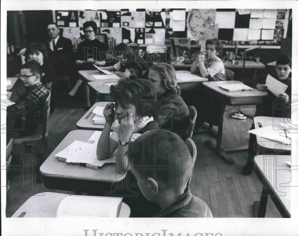 1962 Press Photo Tense moments while history telephone call is made in MIlwaukee