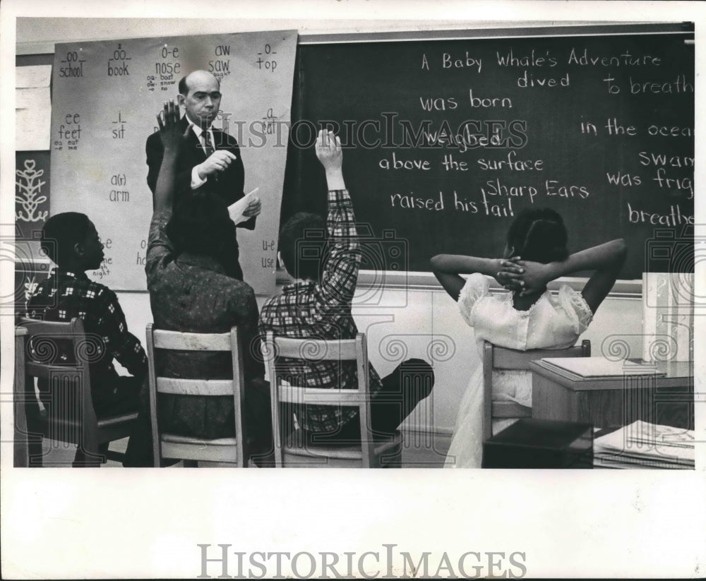 1965 Press Photo John McMahon is teacher at McKinley school, Milwaukee